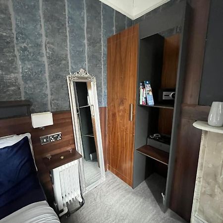 Upstairs Studio - Private Kitchenette And Small En-Suite Dublin Eksteriør billede