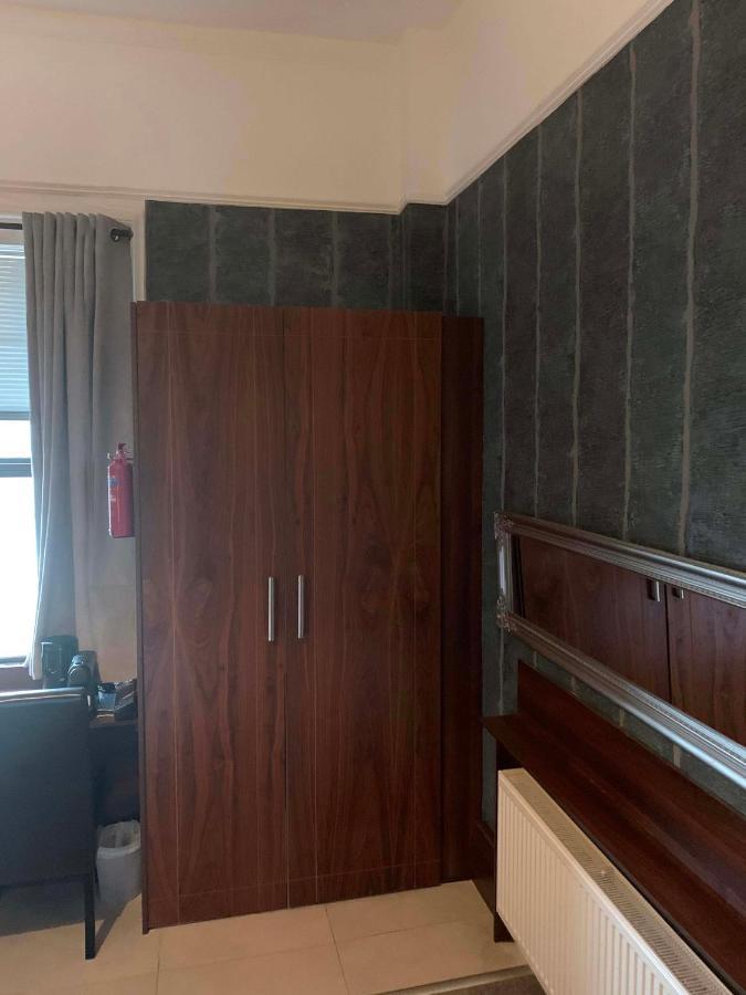 Upstairs Studio - Private Kitchenette And Small En-Suite Dublin Eksteriør billede