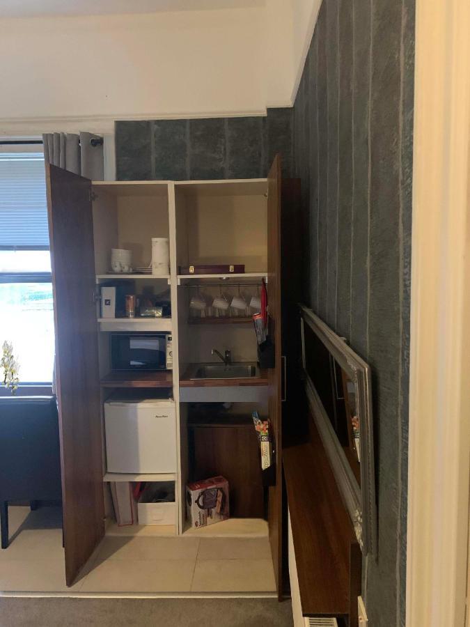 Upstairs Studio - Private Kitchenette And Small En-Suite Dublin Eksteriør billede